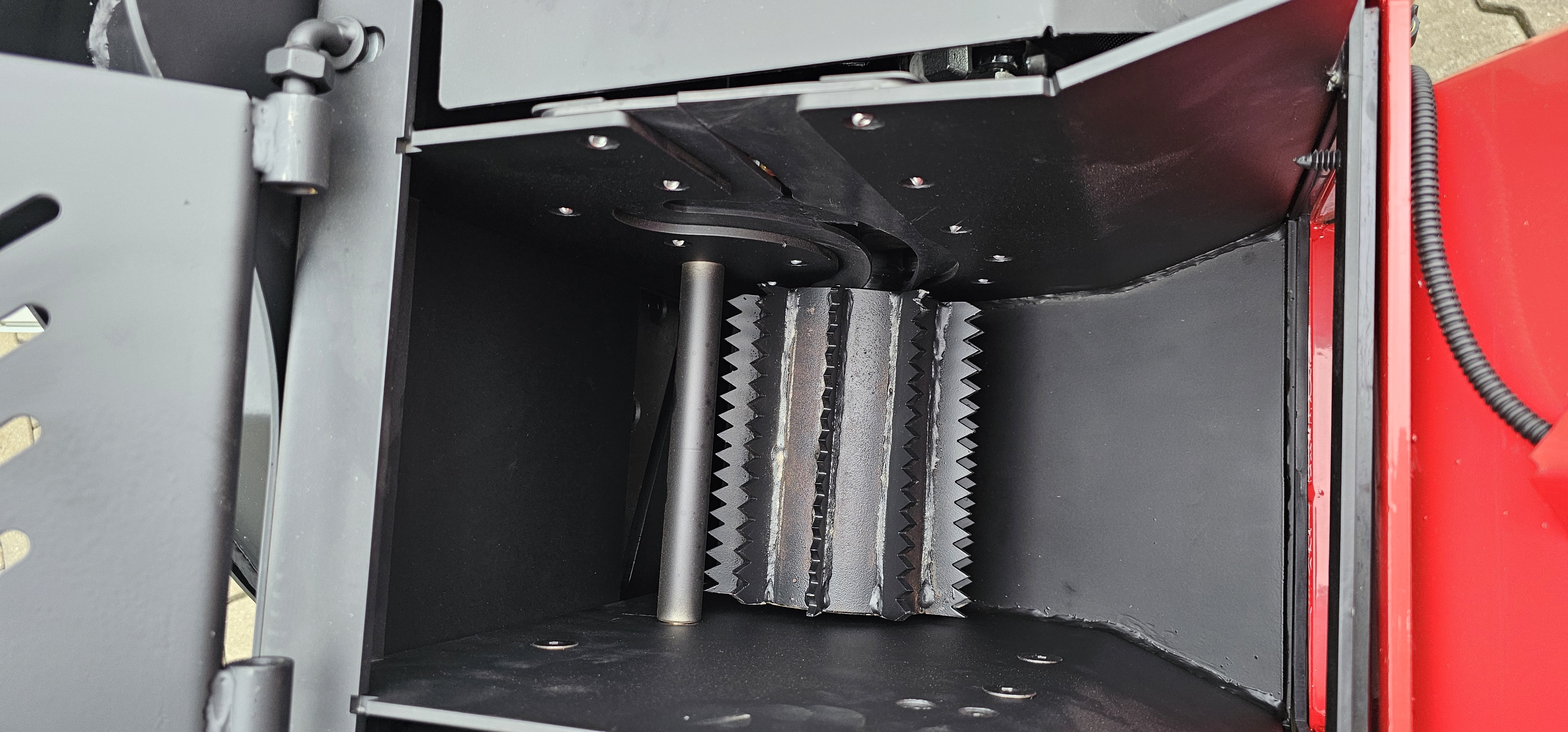 Holzhäcksler Jumbo HGC155 mit Benzinmotor & hydraulischem Zuführsystem