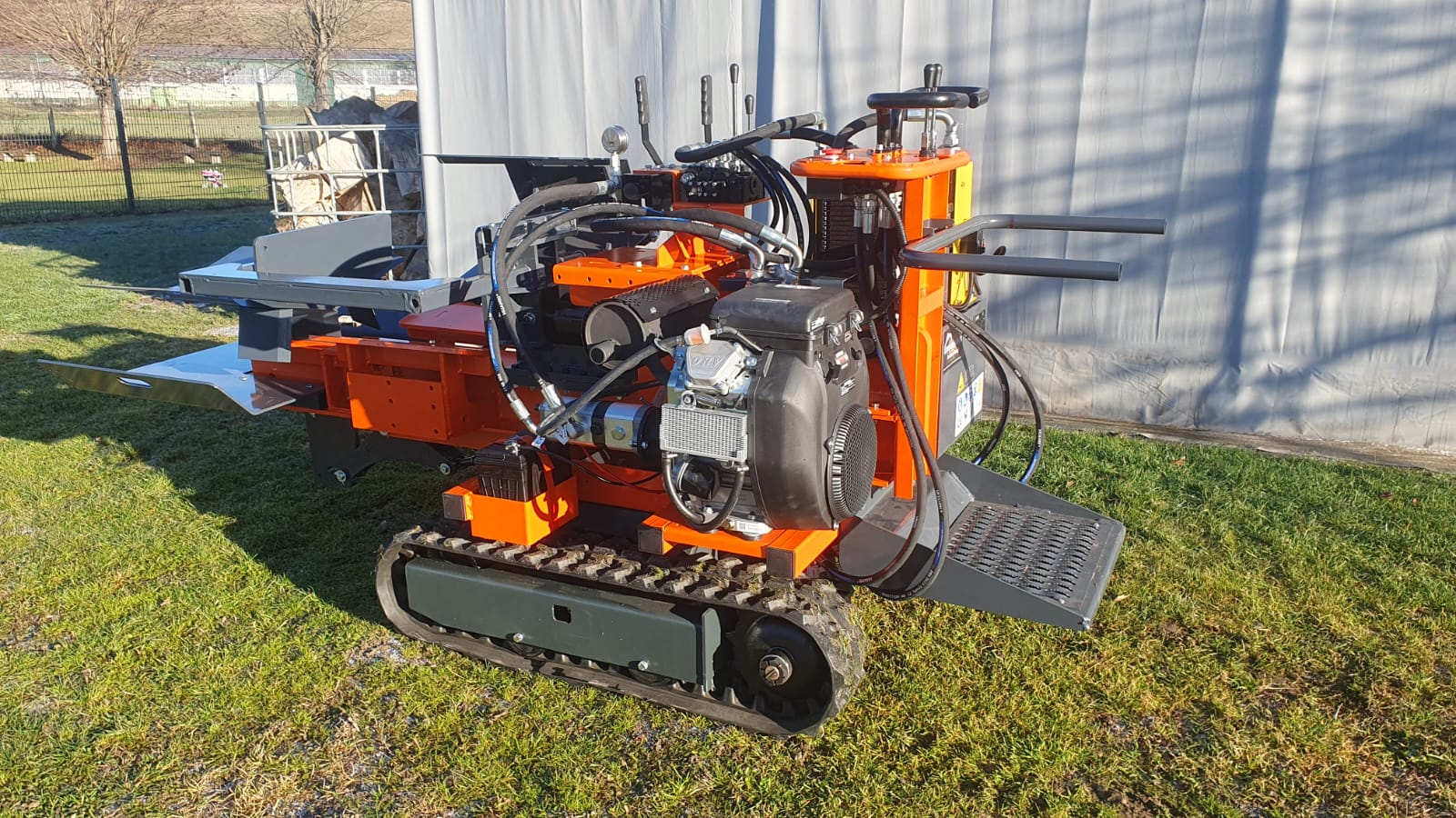LS37PRO-T Schichtholzspalter mit Benzinmotor und Raupenfahrwerk