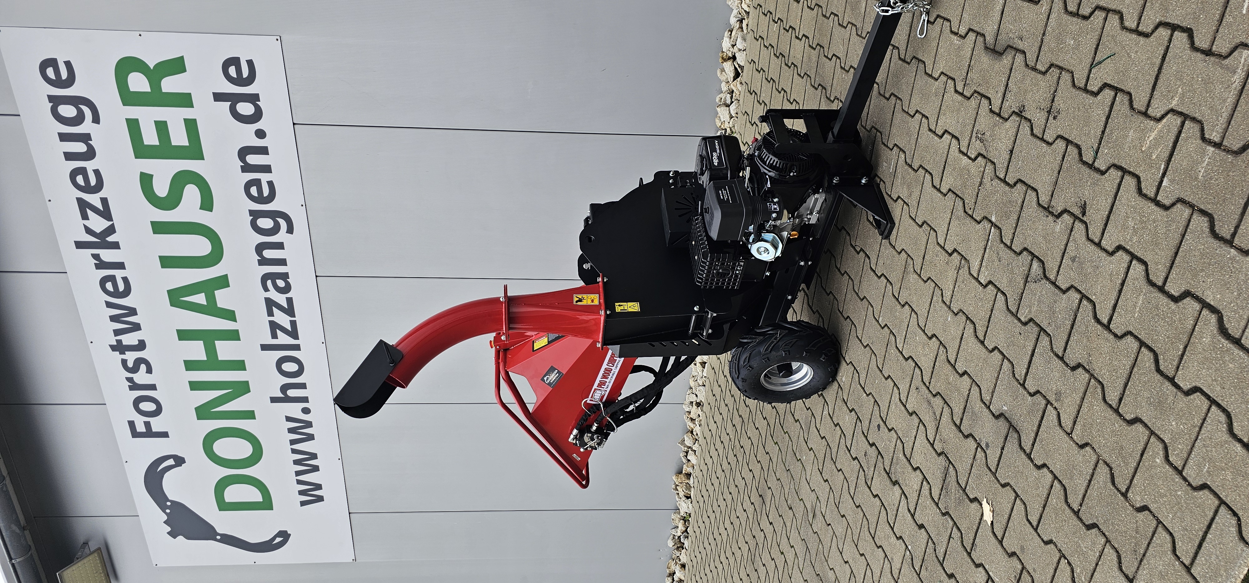 Holzhäcksler Jumbo HGC155 mit Benzinmotor & hydraulischem Zuführsystem