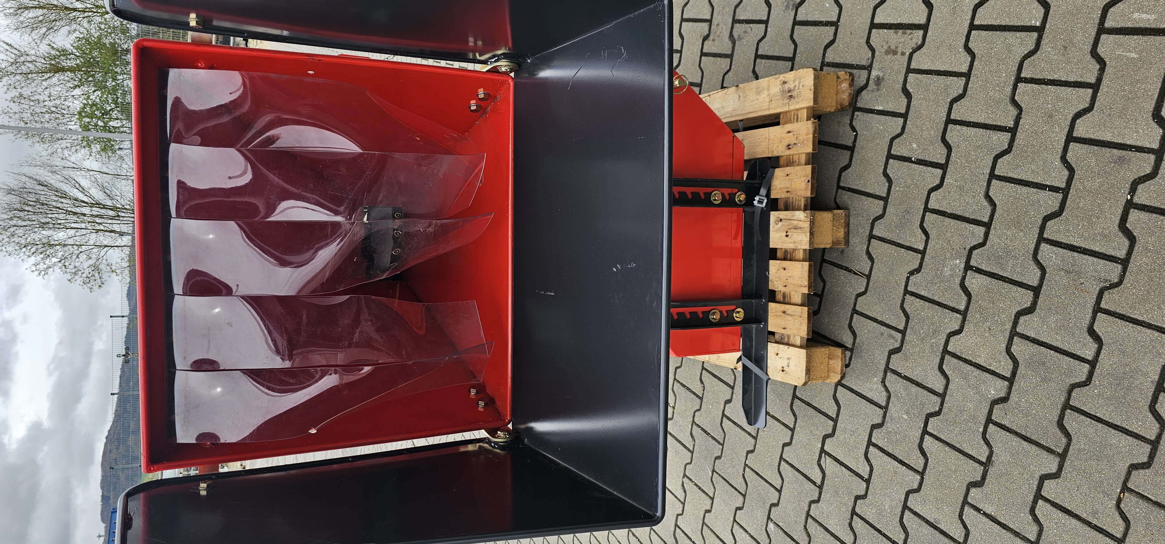 Holzhacker TRS110 mit Auffangkorb