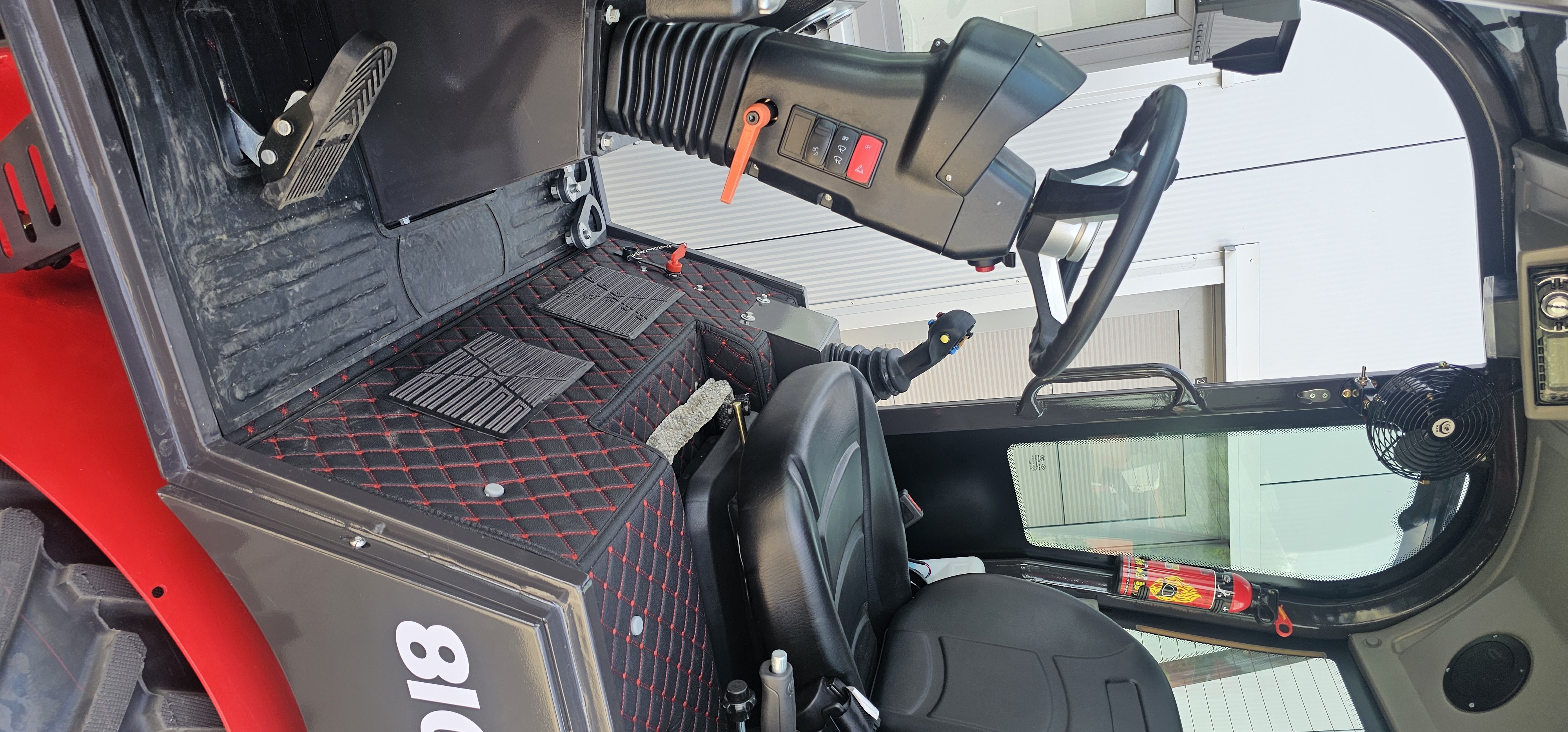 Teleskopradlader 810T Plus
